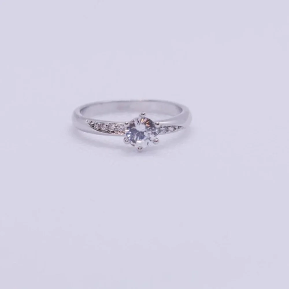 NEW Fashion Sterling Silver Shiny Zircon Ring